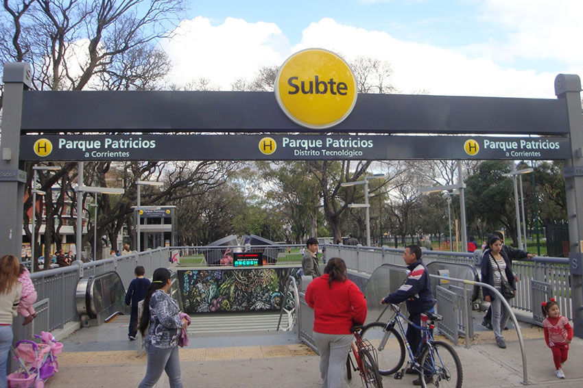 La Legislatura porteña oficializó el cambio de nombre de un tramo de la calle Moreno y de tres estaciones del Subte