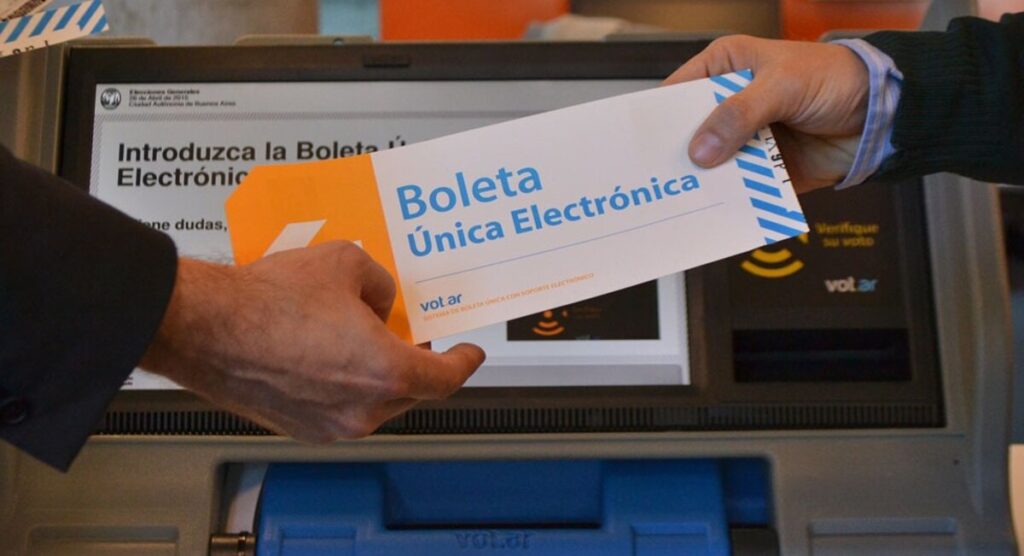 Visita de los tres precandidatos de Juntos por el Cambio a Villa Devoto