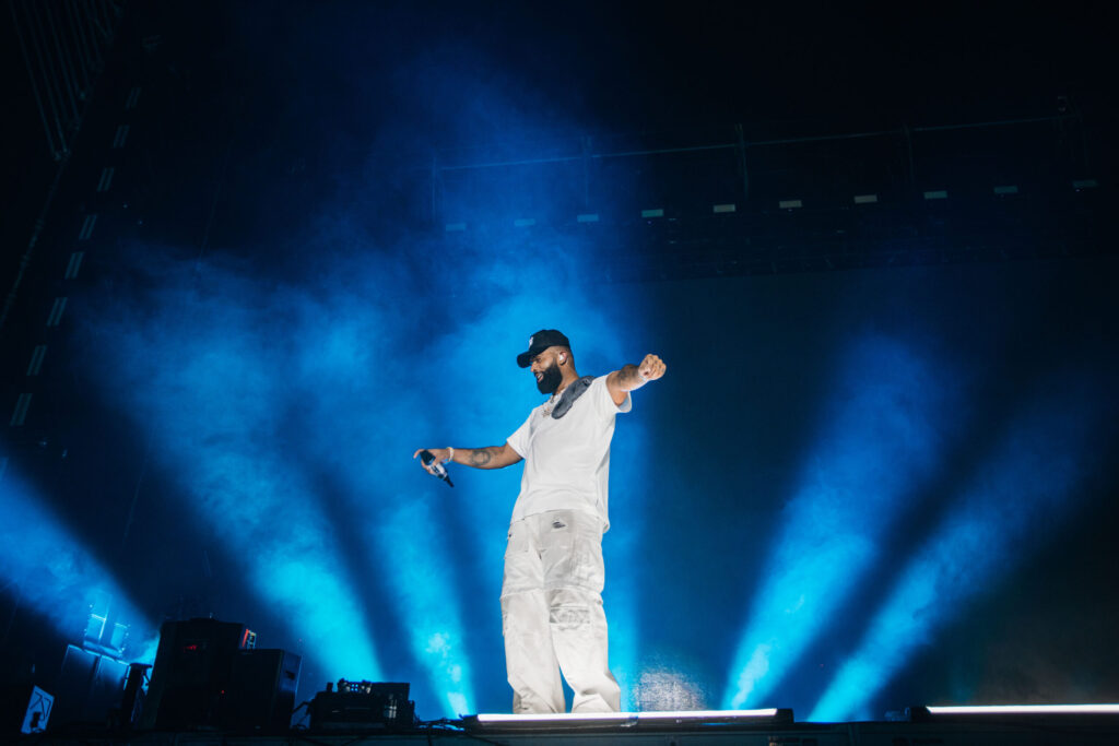 Eladio Carrión llega a Buenos Aires en agosto
