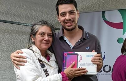 Entrega de tablets a vecinos y vecinas de la Comuna 8