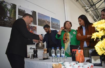 La Embajadora de Panamá en la Comuna 9