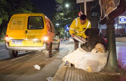 La Ciudad duplica los móviles para ayudar a las personas en situación de calle