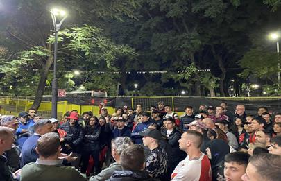 Hinchas de Huracán pidieron explicaciones a la dirigencia