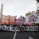 Gremios y agrupaciones políticas cortaron la 9 de Julio frente al Obelisco por la violencia en Jujuy