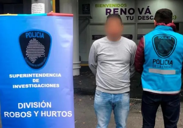Palermo: detuvieron al “loco del bate”, con antecedentes de violencia de género y de haber dañado una camioneta