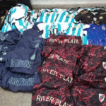 Por falsificación de marcas clausuran un taller textil clandestino en Villa Lugano