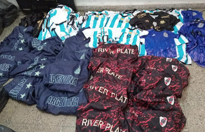 Por falsificación de marcas clausuran un taller textil clandestino en Villa Lugano