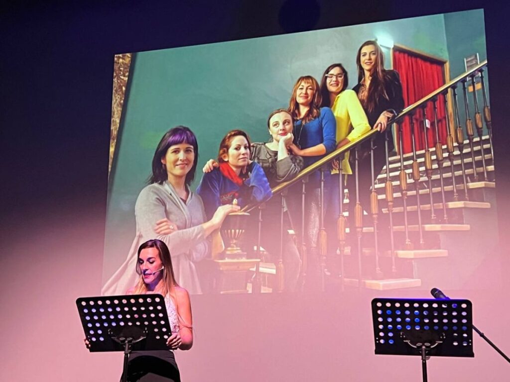 La actriz española Ana Noguera presenta en Buenos Aires su libro Las de la trinchera