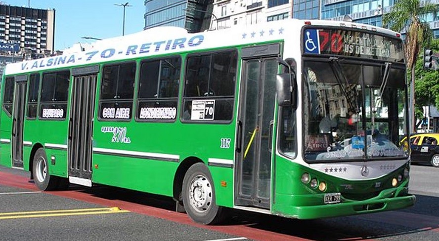 Paro en la línea 70 de colectivos porque agredieron a un chofer en Barracas