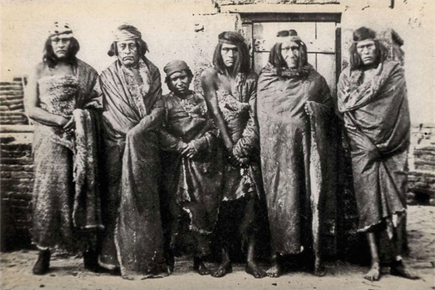 Comunidades originarias acampan en Plaza de Mayo por “la creación de un Estado Plurinacional y Plurilingüe”