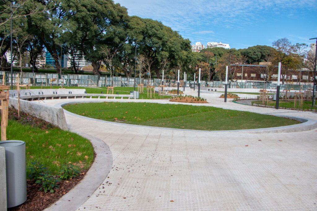 Palermo: el GCBA inaugura la primera plaza de Las Cañitas