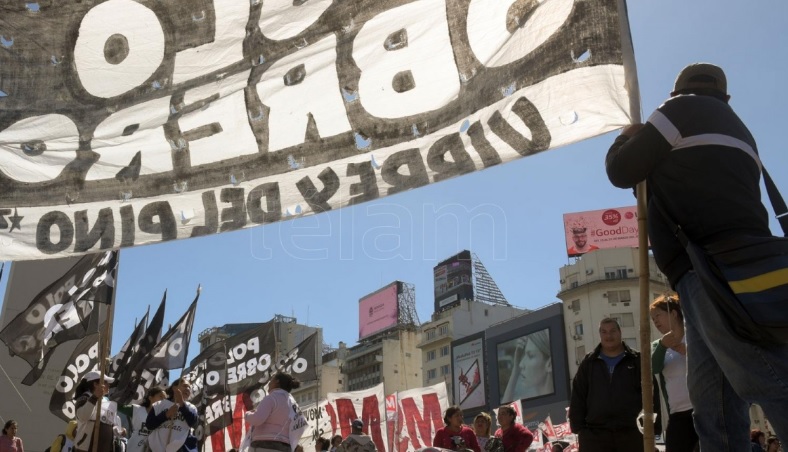 Marcha del Polo Obrero en el centro porteño a las Casas de Jujuy y Salta en Buenos Aires