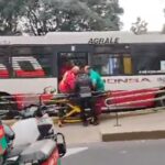 Palermo: tres colectivos chocaron en cadena en el Metrobus de avenida Santa Fe y hubo cuatro heridos