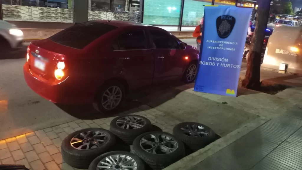 Cayeron dos “robarruedas” en Saavedra
