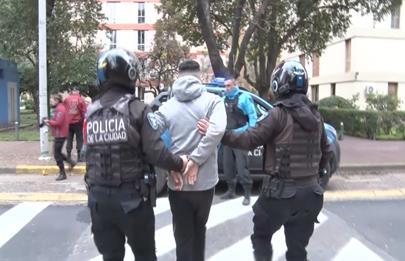 Detienen a motochorro en La Boca