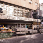 El Teatro Alvear reabre sus puertas y lo celebra en calle Corrientes