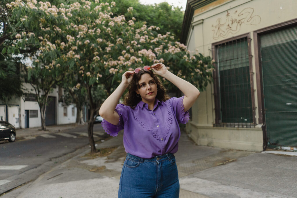 Lola Cobach presenta Camino Dorado en La Tangente