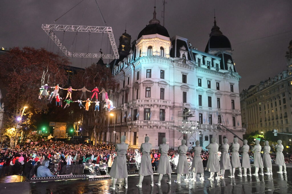 Masivo festejo de los 40 años de democracia en Plaza de Mayo