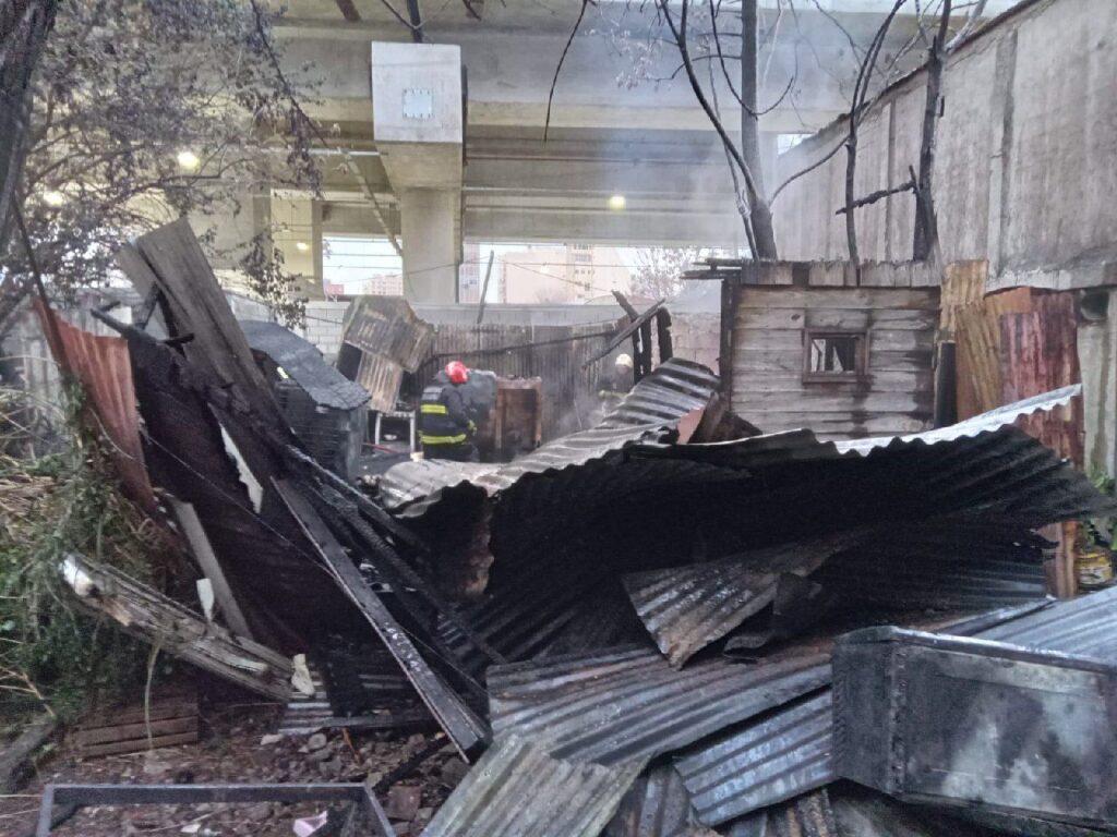 Villa Crespo: se incendió un asentamiento y evacuaron a más de 20 personas