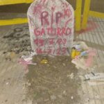 Vandalizaron la nueva estatua de Gaturro, la retiraron y colocaron una lápida en su lugar