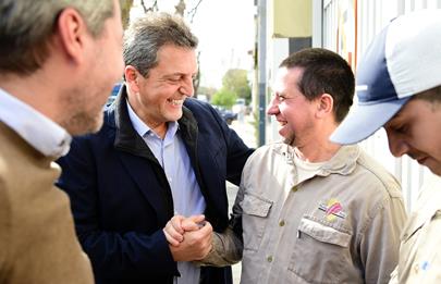 Massa junto a Lammens y Santoro de Campaña en la Comuna 8