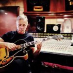 Miguel Krochik llega al Café Berlín de Villa Devoto