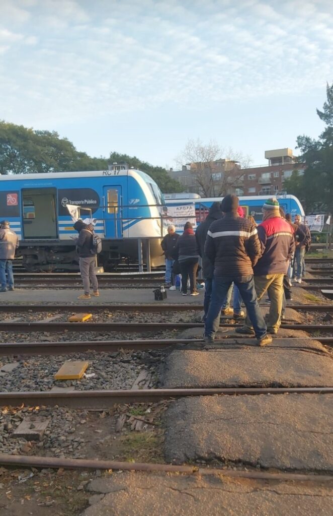 Levantaron el paro de colectivos y el del tren Sarmiento