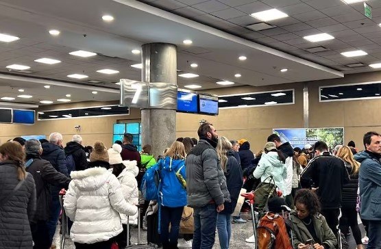 Demoras y turistas varados en Aeroparque por el paro de aeronáuticos
