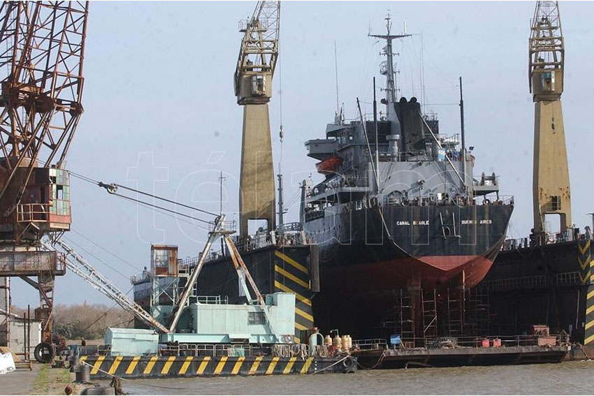 Cesión de dique flotante a Astilleros Río Santiago contribuye a reparar intentos anteriores de privatizarlo