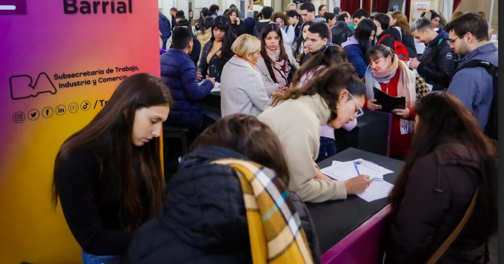 La Ciudad realiza la 6ta edición de la Expo Empleo Barrial donde habrá más de 300 ofertas laborales