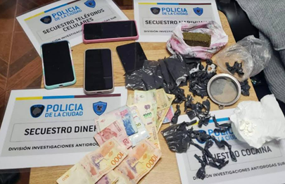 Detienen a mujeres que vendían droga en Villa Zavaleta