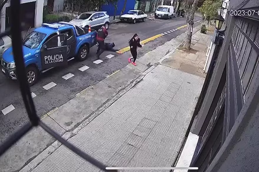 La Policía de la Ciudad salvó a una mujer amenazada con un arma por su expareja