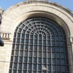 Exposición de Mariano Pagés, autor de la estatua de Carlos Gardel frente al Abasto, en el Museo Perlotti