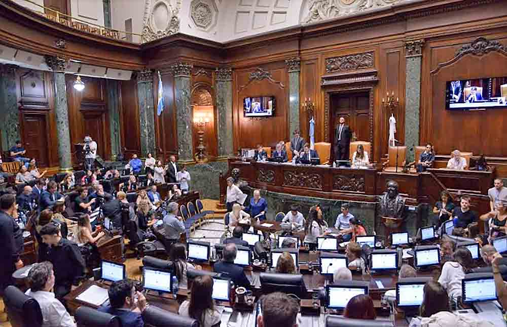 Panorama legislativo: de las armas no letales al homenaje a Duki