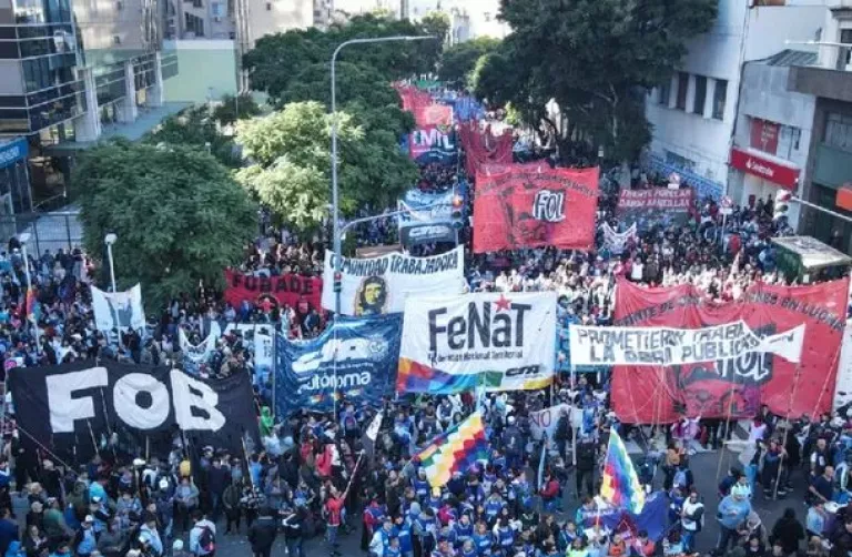 Marcha en el centro de organizaciones sociales contra el Gobierno porteño: “Basta de recortes”