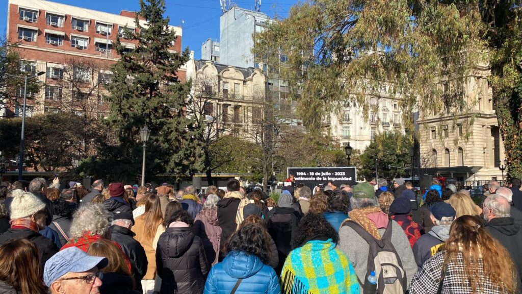 Memoria Activa conmemoró los 29 años del atentado a la AMIA en Plaza Lavalle: “Es demasiado tiempo para pensar que la Justicia no existe”