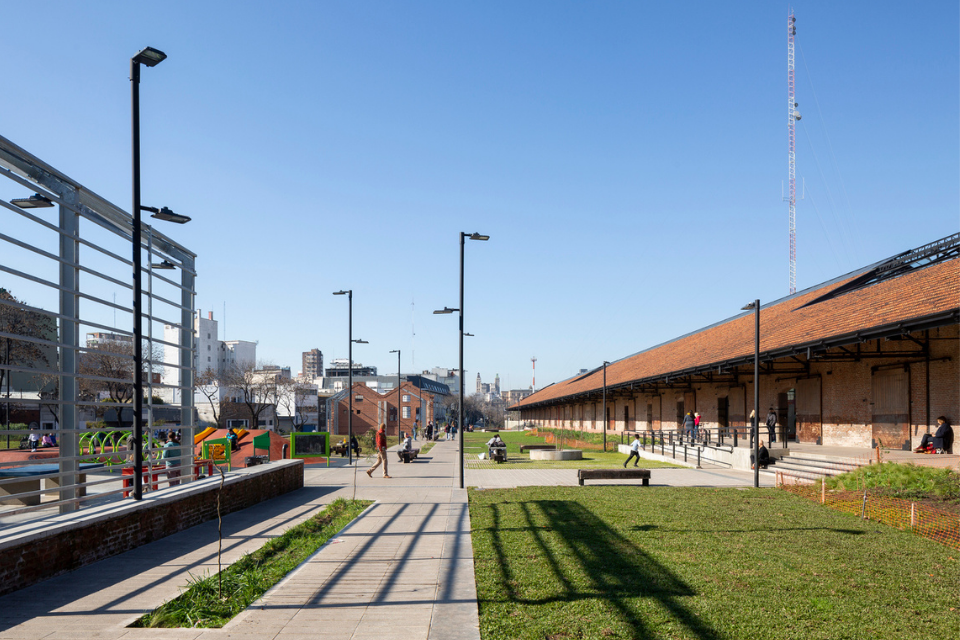 Barriada fotográfica de Plaza Almagro al Parque de la Estación