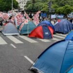 Nueva jornada piquetera con amenaza de acampe frente a Desarrollo Social y movilización en el Puente Pueyrredón