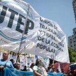 Marcha de movimientos sociales en el centro porteño por el aumento del Salario Mínimo, Vital y Móvil