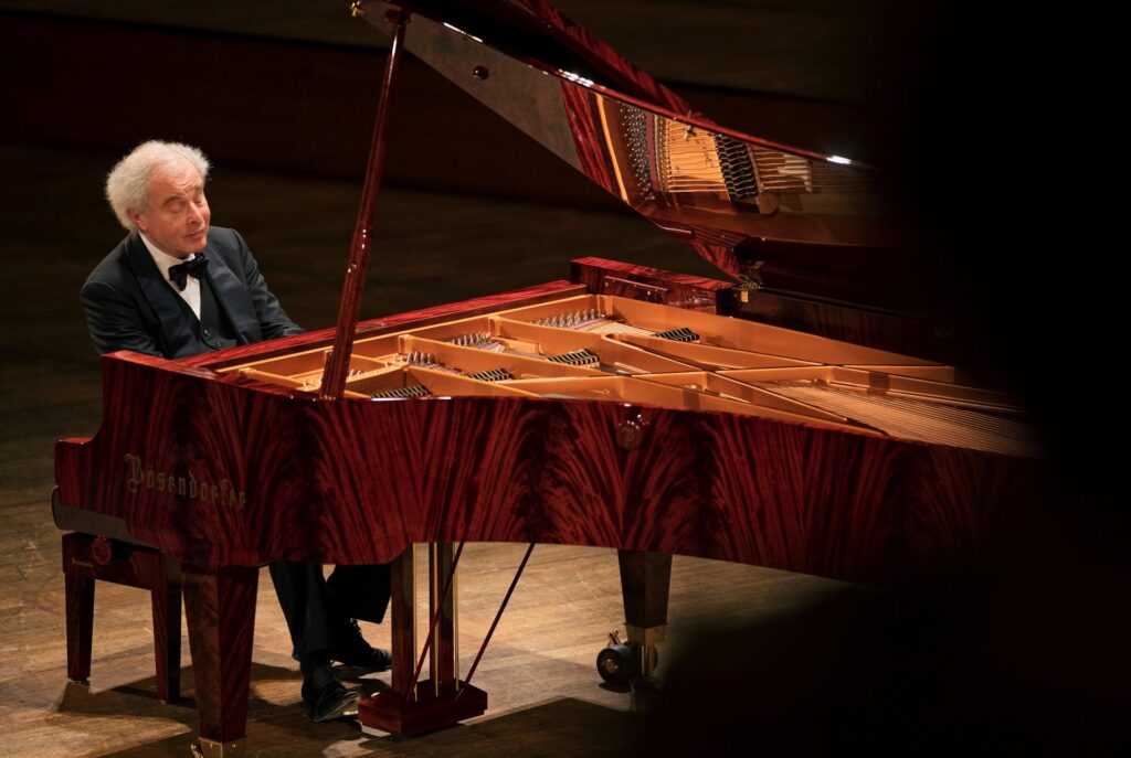 András Schiff regresa al Teatro Colón en una nueva función del ciclo “Grandes Intérpretes”