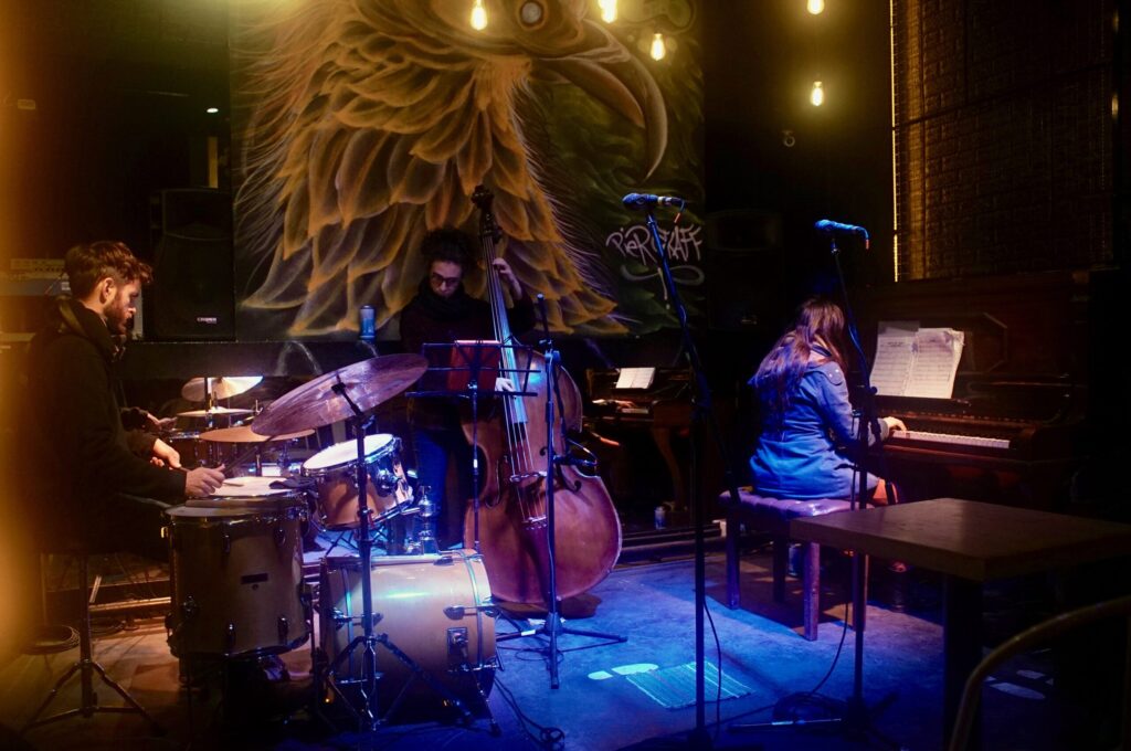 Nuevas exhibiciones de La Bienal, música en los Bares Notables y edición especial de Migra