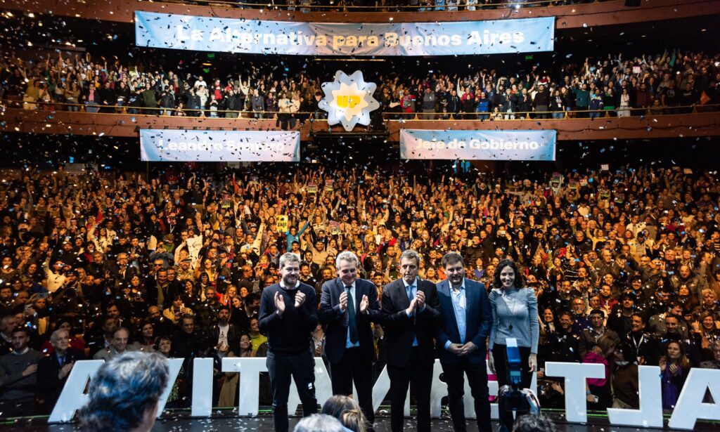 Junto a Sergio Massa, Leandro Santoro cerró su campaña porteña: “Vamos a pelear para ganar CABA”