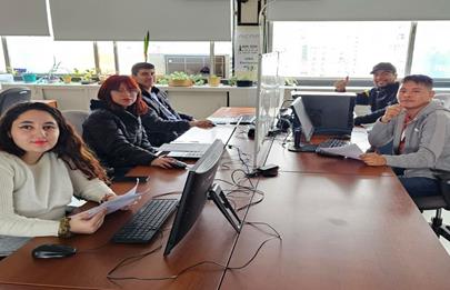 Estudiantes de colegio de Liniers realizan prácticas radiales en Radio Ciudad