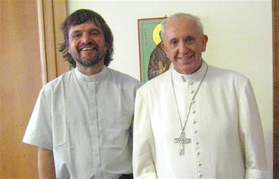 Misa en desagravio a la figura del Papa Francisco