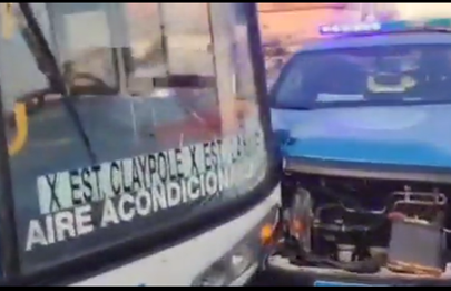 Chocaron patrullero y colectivo en Pompeya