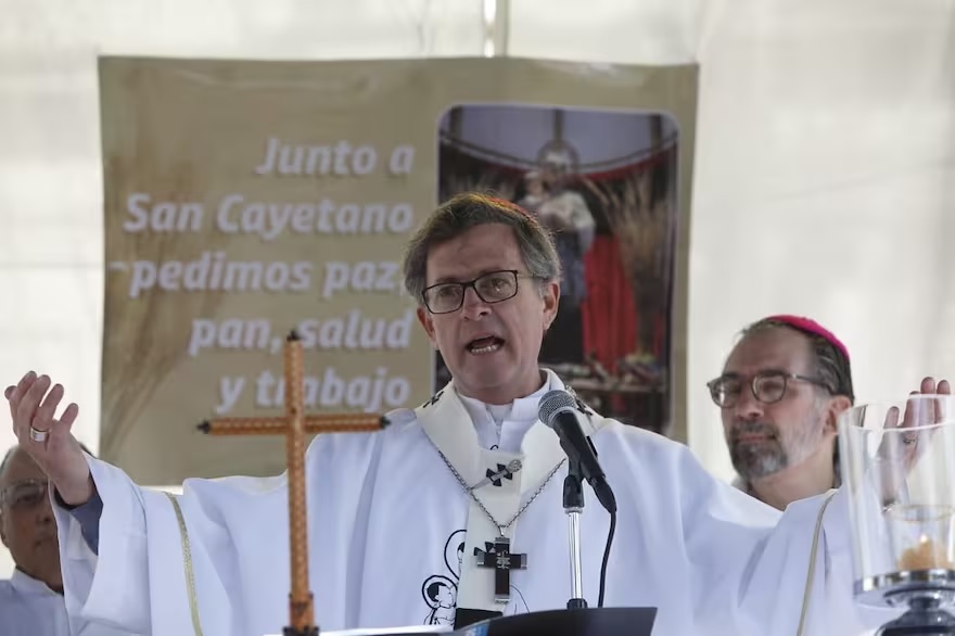 San Cayetano: “La maldita inflación hace que aunque se tenga trabajo, no alcanza”, dijo el arzobispo de Buenos Aires