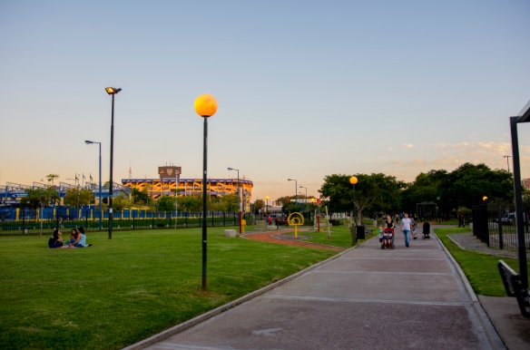 Vecinos de La Boca rechazan una propuesta de Lousteau para abrir calles dentro del Parque Benito Quinquela Martín