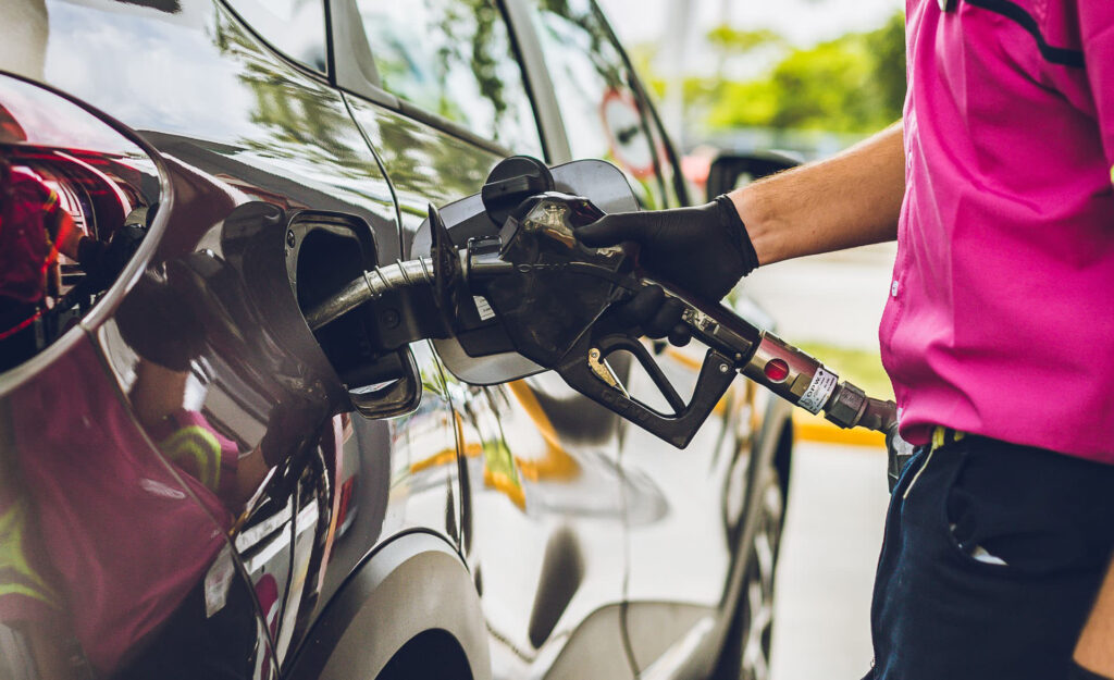 Estaciones de servicio cierran esta noche contra el congelamiento de precios