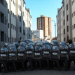 Desalojan a intrusos de departamentos deshabitados en el  barrio Padre Mugica de Villa Lugano