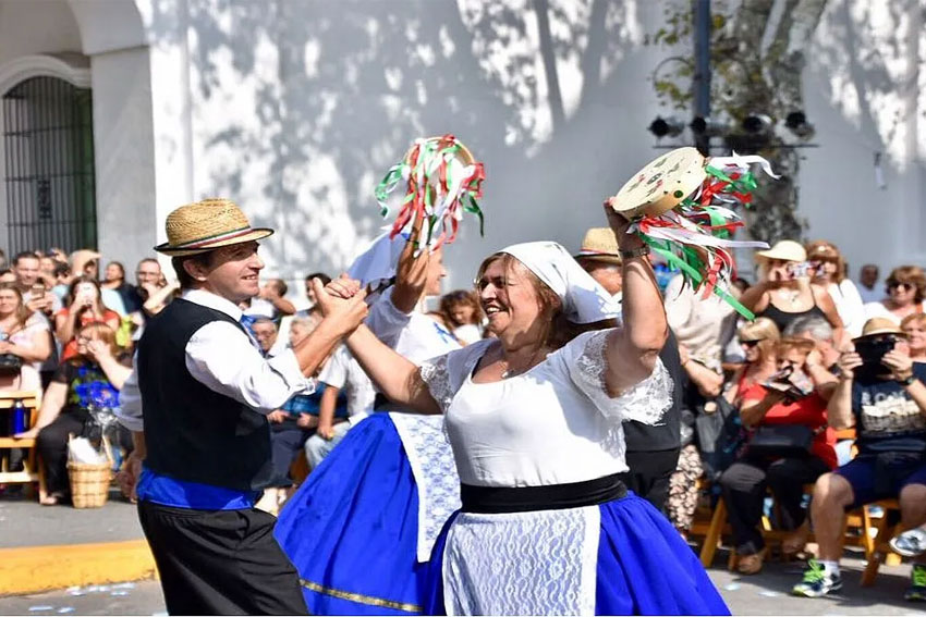 Festival del Día del inmigrante con más de 50 colectividades en la Av. de Mayo en la 13a edición del evento 